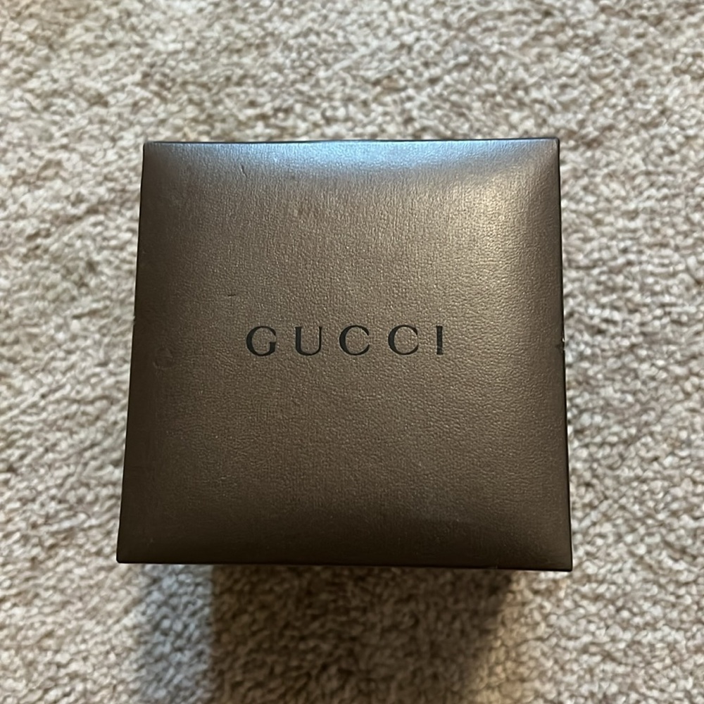 GUCCI Women’s Horse Bit Watch Time Piece with Gucci box and warranty card - Picture 5 of 5